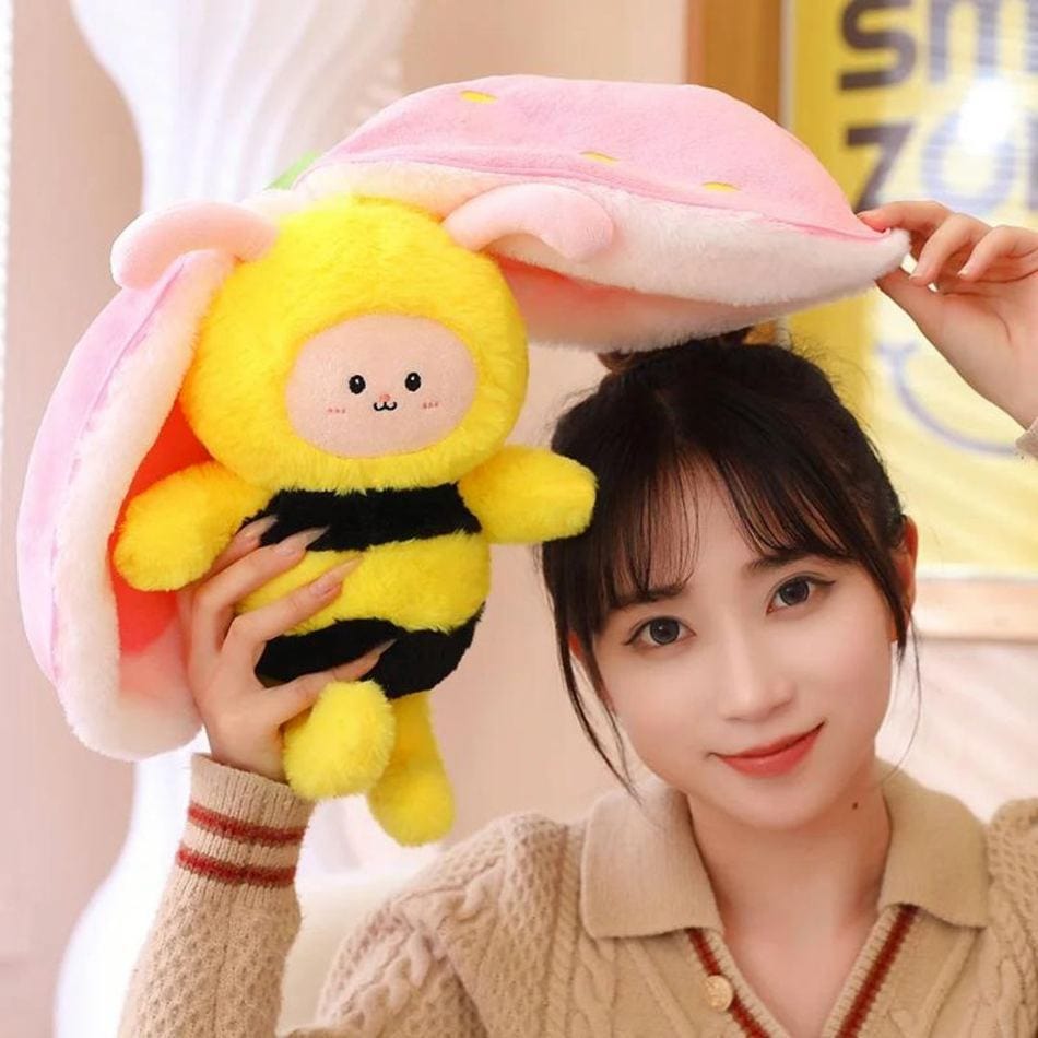 La Peluche Peluche abeille fraise