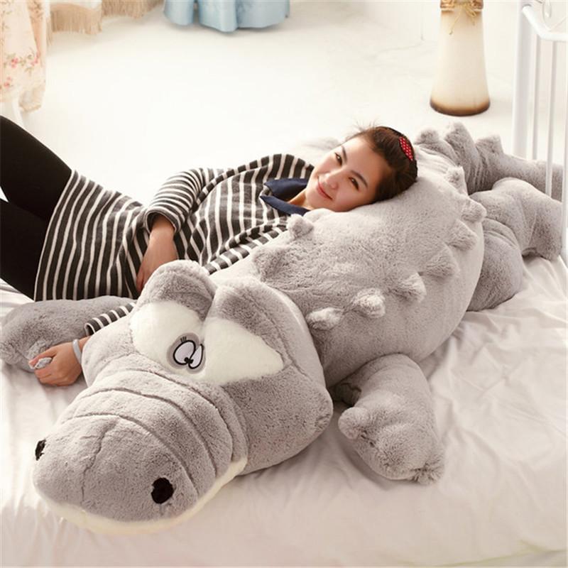 La Peluche Peluche crocodile oreiller grise