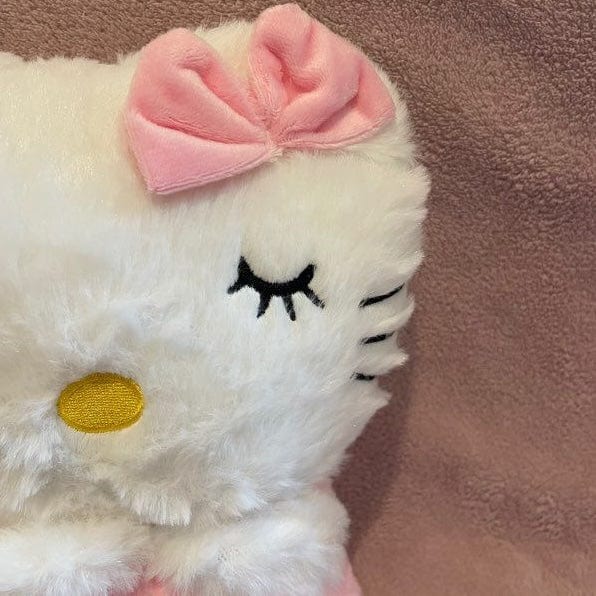 La Peluche Peluche Hello Kitty respirante avec berceuse