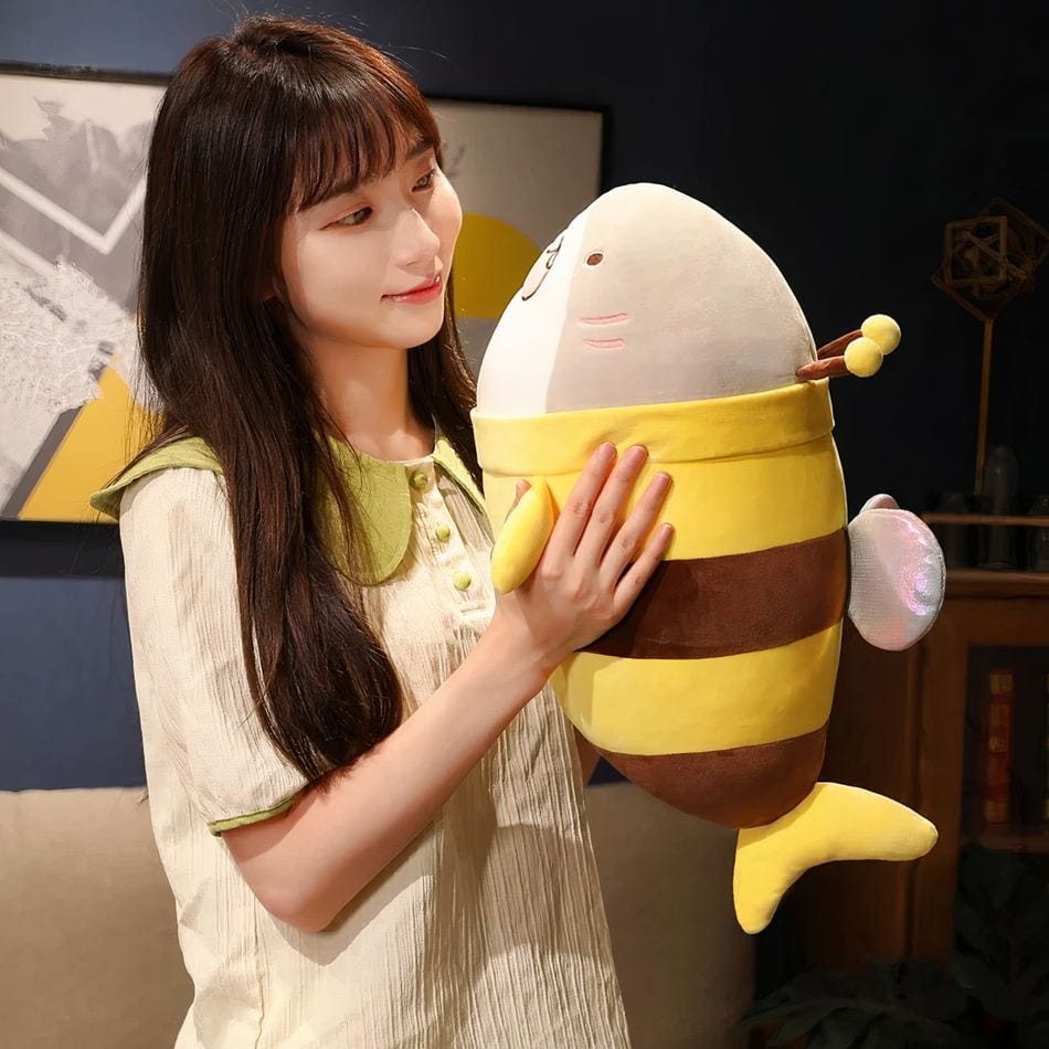 La Peluche Peluche requin déguisée en abeille