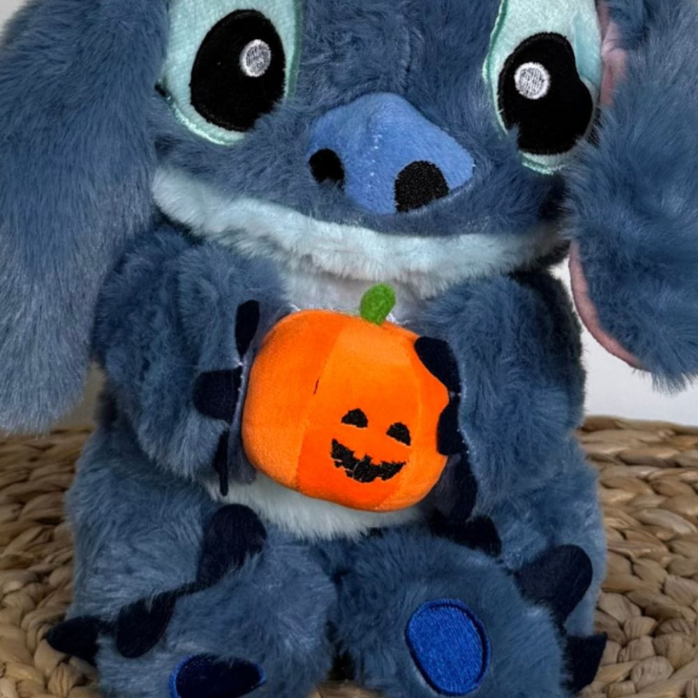 La Peluche Peluche Stitch avec une citrouille respirante