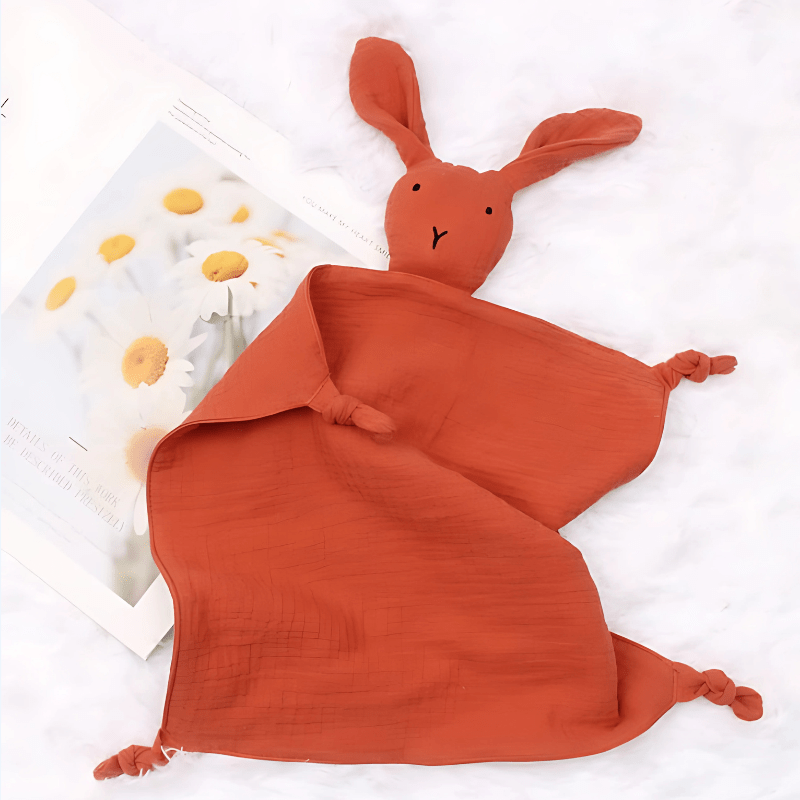 La Peluche Rouge Doudou lapin pour bébé