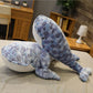 La Peluche Peluche baleine mosaïque bleu