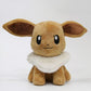 La Peluche Peluche Evoli déguisée en Pikachu jaune