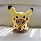 La Peluche Peluche Evoli déguisée en Pikachu jaune