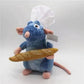 La Peluche Peluche Ratatouille avec du pain