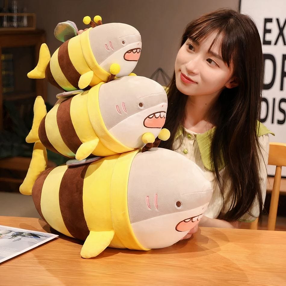 La Peluche Peluche requin déguisée en abeille